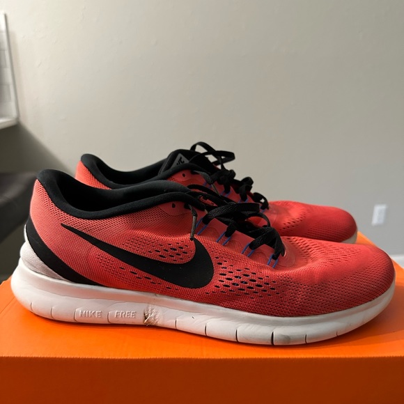Nike Sneakers - Picture 1 of 5